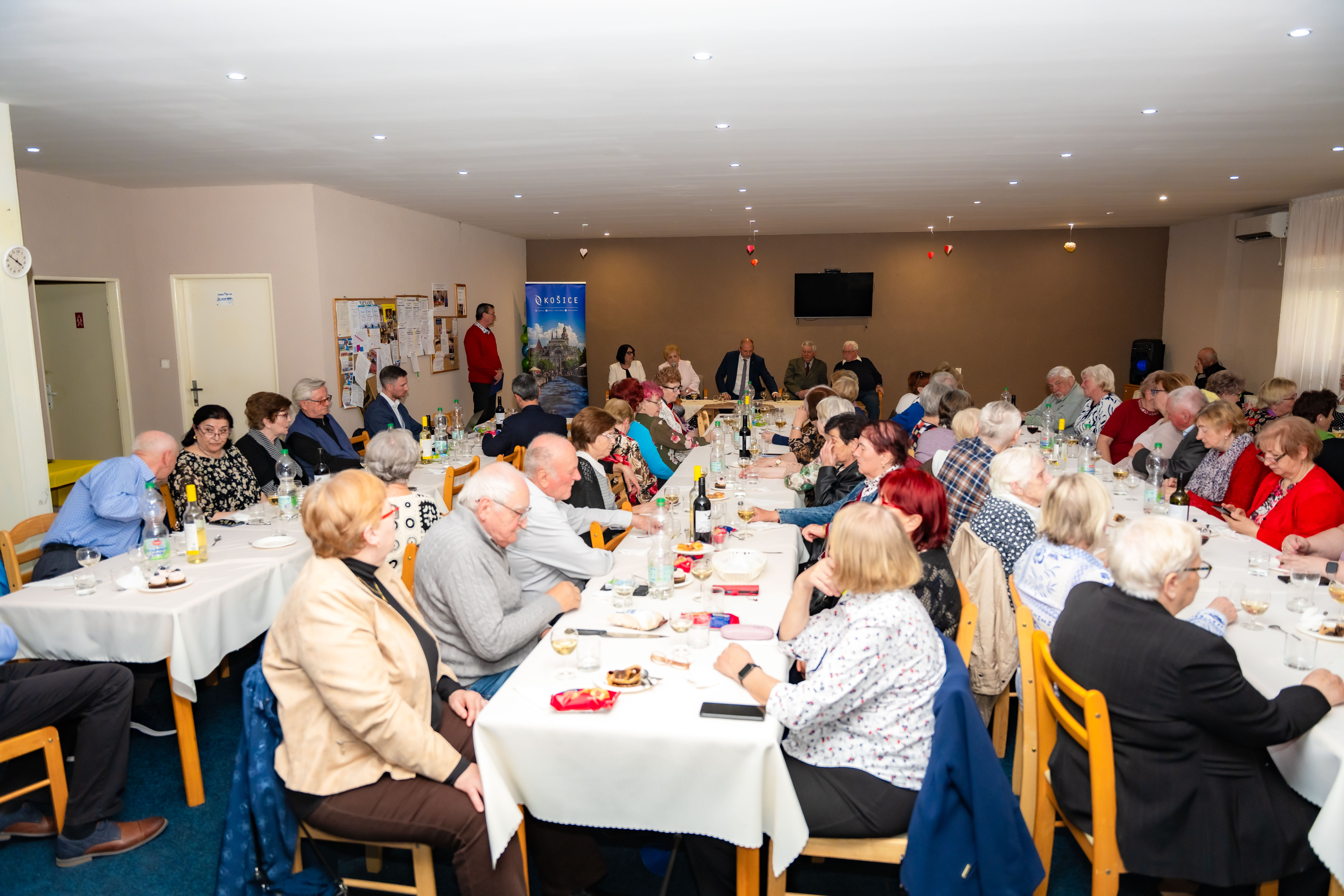 Navsteva klubu krestanskych seniorov v MC Kosice - Nad jazerom-1-8